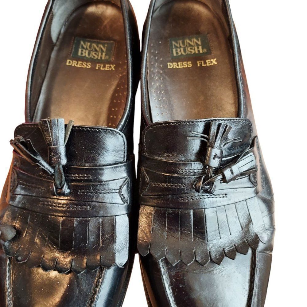 - Mens Nunn Bush Dress flex  leather (upper lining) outsole man made insole
